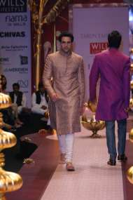 sherwani tarun taliani aw 08_09 IMG_9183.jpg